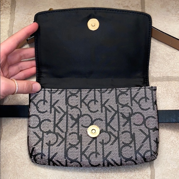Calvin Klein Fanny pack/ cross body bag - Picture 2 of 8